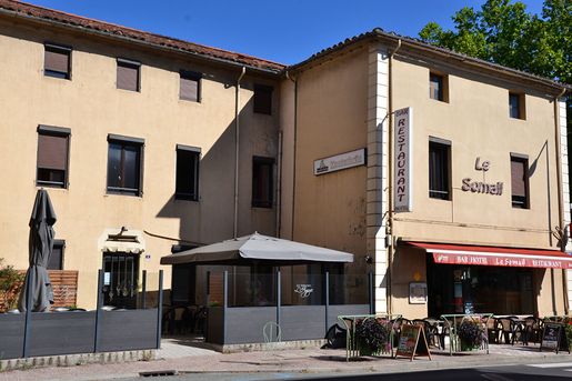 Local commercial 1200 m² · à Saint-Pons-de-Thomières · 1 200 m² · 395 000 €