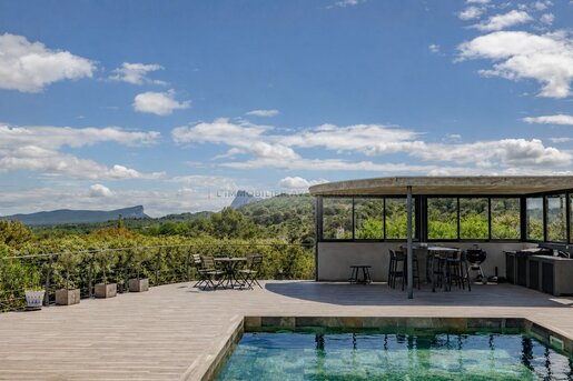 Maison 7 pièces 220 m² · à Saint-Martin-de-Londres · 220 m² · 890 000 €