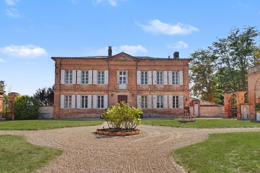 Maison 20 pièces 850 m² · à Prunet · 850 m² · 1 881 000 €