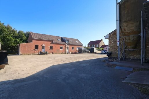 Terrain 55000 m² · à Cappelle-la-Grande · 945 000 €