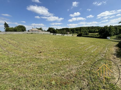 Terrain 970 m² · à Châteauneuf-sur-Charente · 34 100 €
