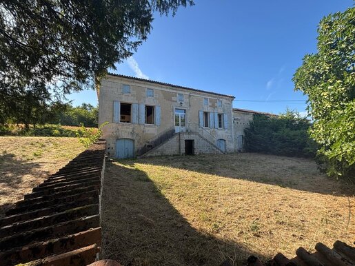 Maison 14 pièces 357 m² · à Saint-Martial · 357 m² · 420 000 €