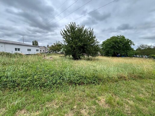 Terrain 1921 m² · à Soyaux · 75 000 €