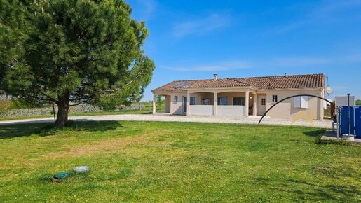 Maison 8 pièces 152 m² · à Saint-Quentin-de-Chalais · 152 m² · 260 000 €