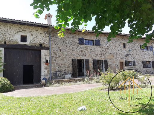 Maison 5 pièces 196 m² · à Massignac · 196 m² · 286 000 €