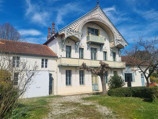 Maison 5 pièces 180 m² · à Vic-en-Bigorre · 180 m² · 349 500 €