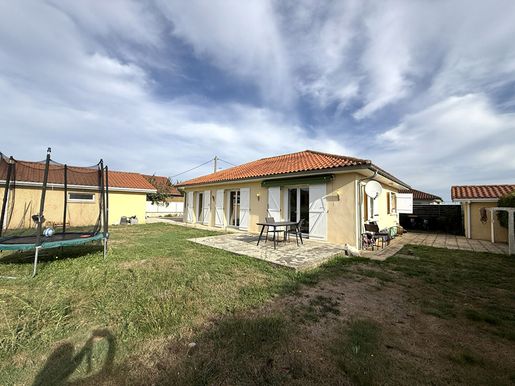 Maison 4 pièces 87 m² · à Bazet · 87 m² · 243 800 €