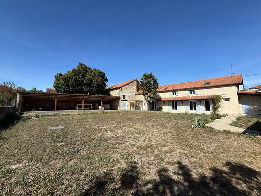 Maison 5 pièces 192 m² · à Larreule · 192 m² · 296 000 €