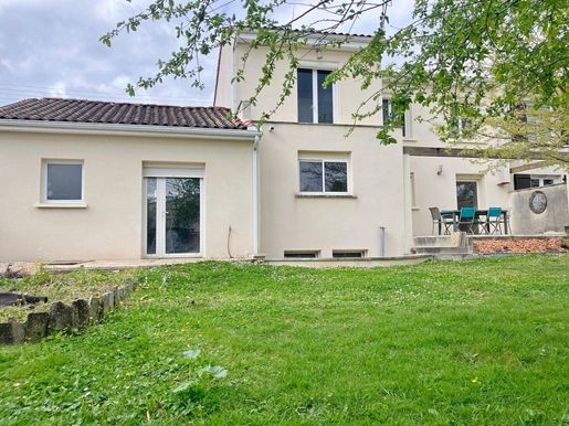 Maison 7 pièces 125 m² · à Soyaux · 125 m² · 225 000 €