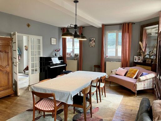 Maison 8 pièces 258 m² · à Angoulême · 258 m² · 394 000 €