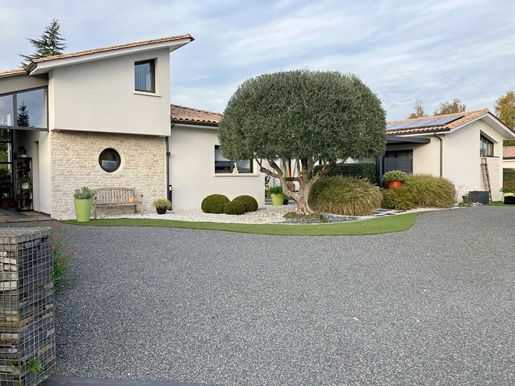 Maison 7 pièces 205 m² · à Saint-Yrieix-sur-Charente · 205 m² · 619 500 €