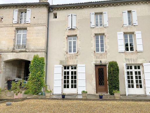 Maison 11 pièces 406 m² · à Angoulême · 406 m² · 745 500 €