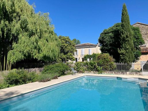 Maison 11 pièces 320 m² · à Touvre · 320 m² · 465 000 €
