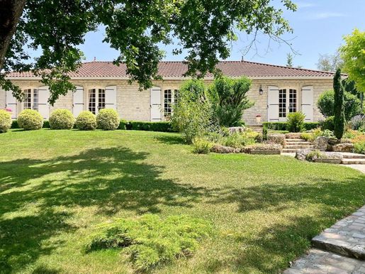 Maison 10 pièces 265 m² · à Puymoyen · 265 m² · 499 900 €