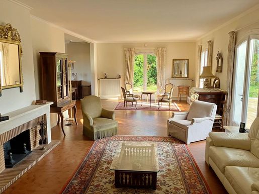 Maison 6 pièces 180 m² · à Angoulême · 180 m² · 325 000 €