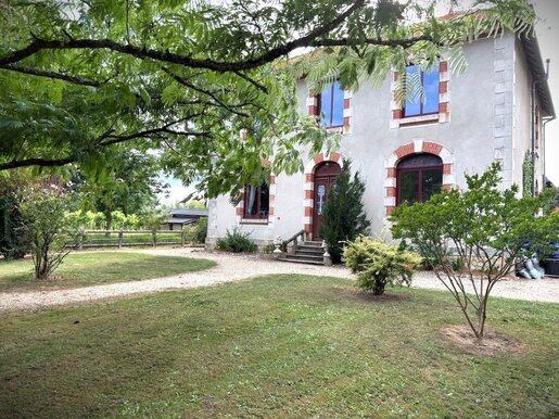 Maison 9 pièces 240 m² · à Saint-André-de-Cubzac · 240 m² · 393 000 €