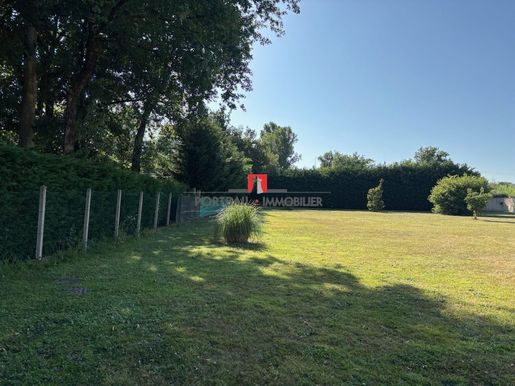 Terrain 1800 m² · à Saint-André-de-Cubzac · 285 500 €