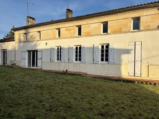 Maison 8 pièces 204 m² · à Coutras · 204 m² · 160 000 €