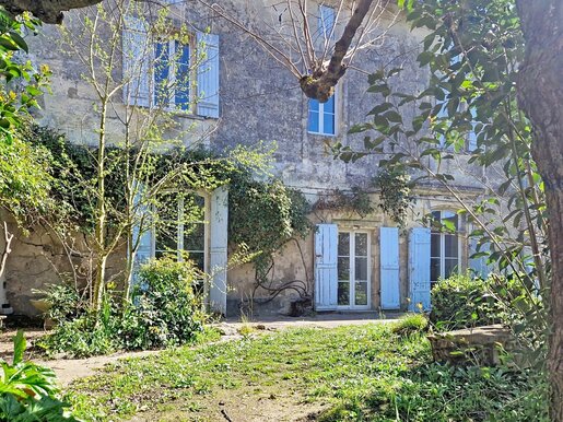 Maison 10 pièces 228 m² · à Saint-André-de-Cubzac · 228 m² · 367 500 €