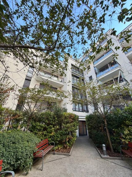 Appartement 2 pièces 42 m² · à Suresnes · 42 m² · 360 000 €