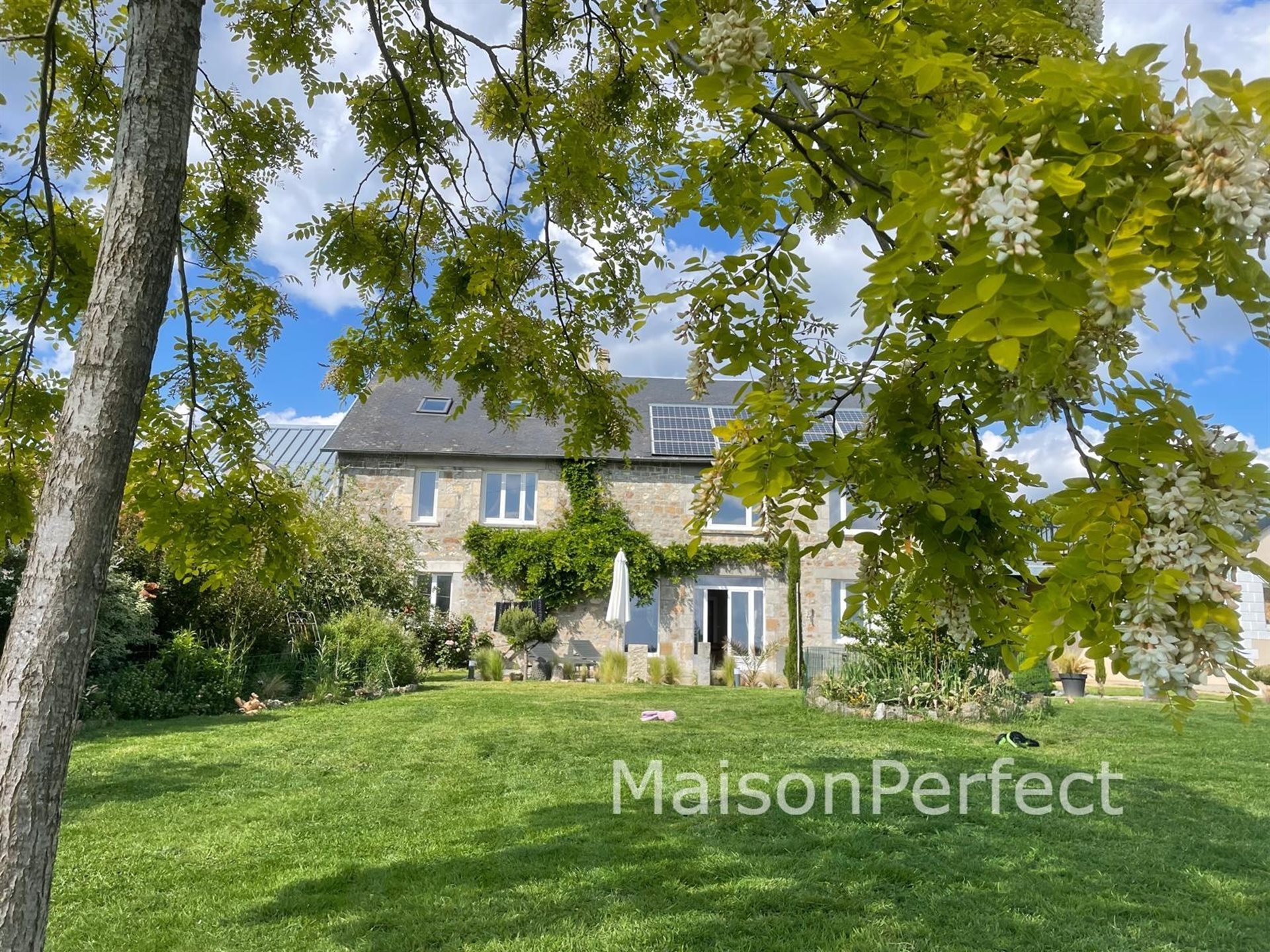 Saint-Calais-du-Désert 377m²
