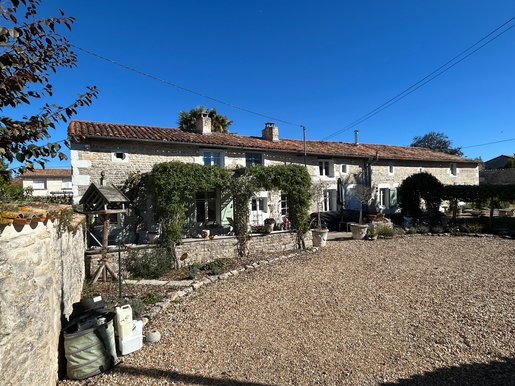 Maison 7 pièces 230 m² · à Valdelaume · 230 m² · 297 000 €