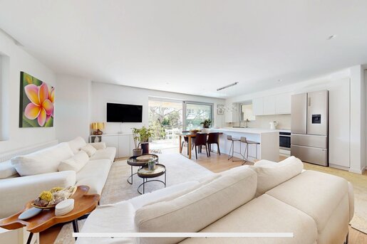 Coastal Living at Its Best — Renovated Apartment on the Athens Riviera, Kavouri