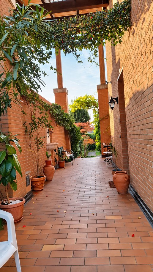Casa espaçosa e elegante com jardim privado e elevador em Parma, Itália — 350 m² | Jardim privado com cerca de 300 m² | 5 quartos | 4 casas de banho | Garagem dupla | Elevador privado