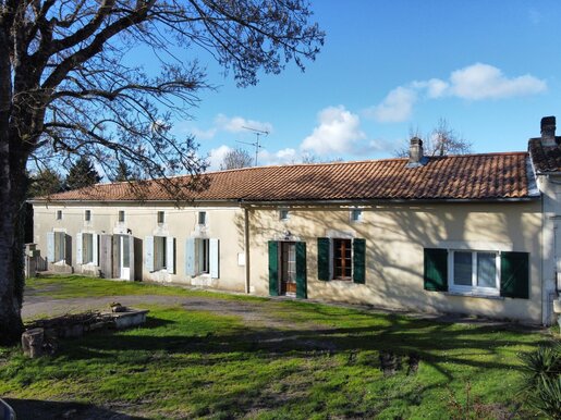 Maison 5 pièces 159 m² · à Consac · 159 m² · 130 000 €