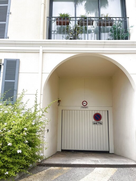 Parking 12 m² · à Sanary-sur-Mer · 12 m² · 20 000 €