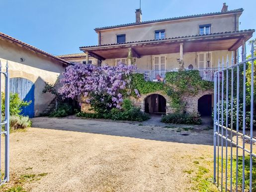 Maison 12 pièces 296 m² · à Davayé · 296 m² · 689 000 €
