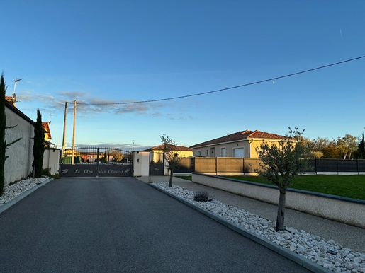 Terrain 808 m² · à Feillens · 120 000 €