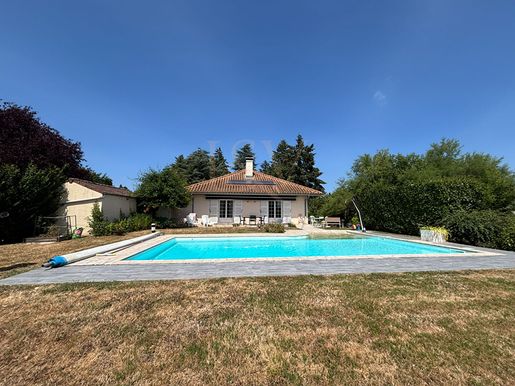 Maison 7 pièces 193 m² · à Charnay-lès-Mâcon · 193 m² · 658 000 €