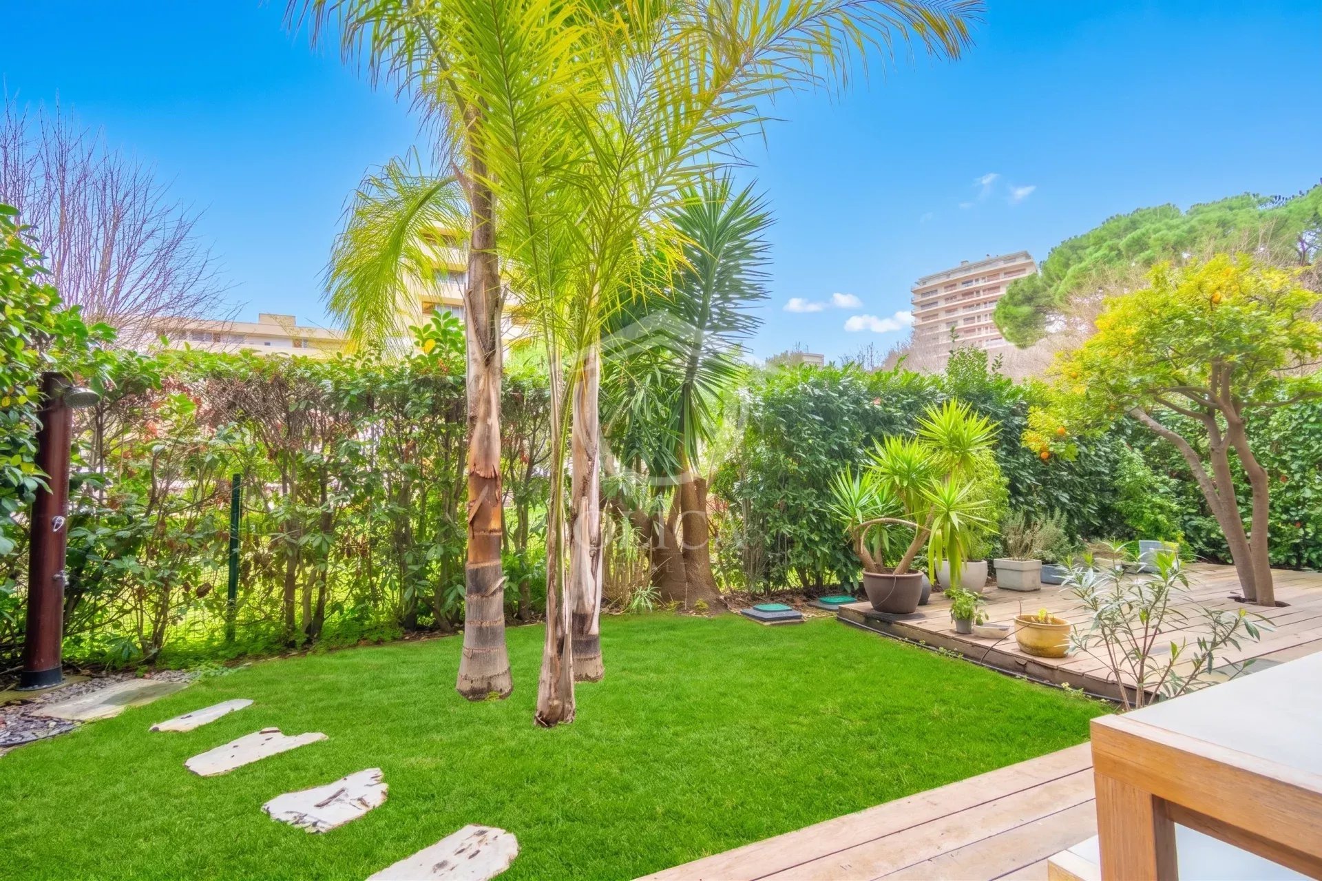 Antibes - 6 rooms - Ground floor