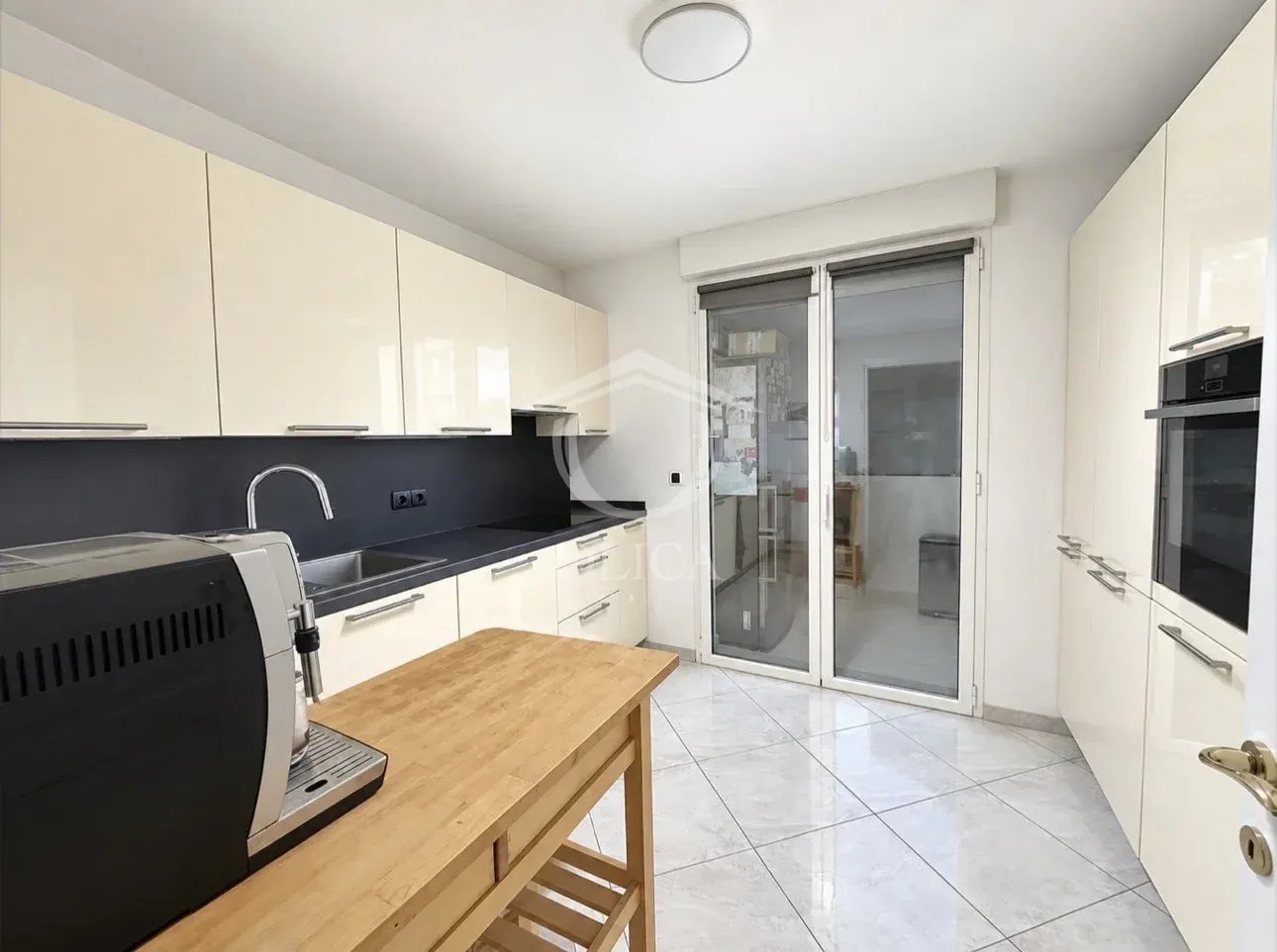 Apartment in Antibes - View 3