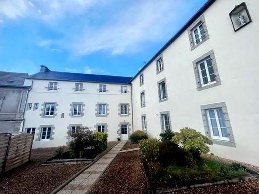Maison 704 m² · à Huelgoat · 704 m² · 1 257 600 €