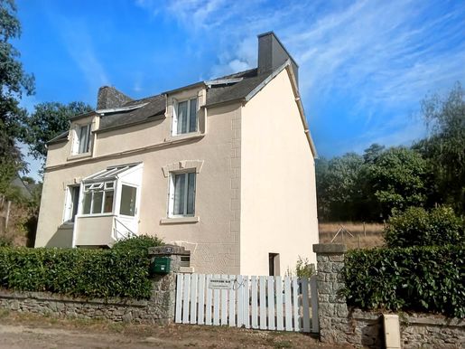 Maison 8 pièces 121 m² · à Huelgoat · 121 m² · 158 250 €