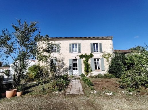 Maison 4 pièces 287 m² · à Benet · 287 m² · 390 000 €
