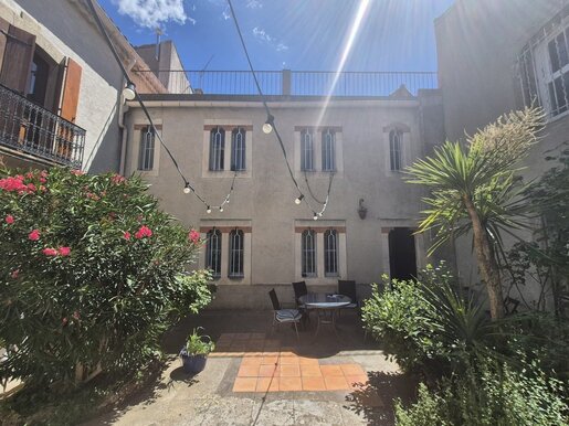 Maison 8 pièces 290 m² · à Azille · 290 m² · 206 000 €