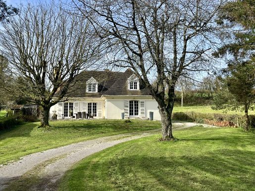 Maison 6 pièces 198 m² · à Wambercourt · 198 m² · 329 000 €