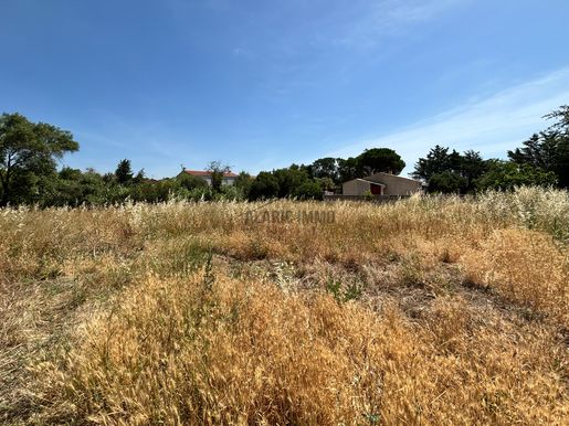 Terrain 652 m² · à Lézignan-Corbières · 78 000 €