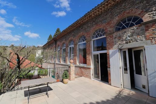 Maison 7 pièces 238 m² · à Lasalle · 238 m² · 270 000 €