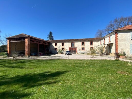 Maison 8 pièces 283 m² · à Trie-sur-Baïse · 283 m² · 499 000 €