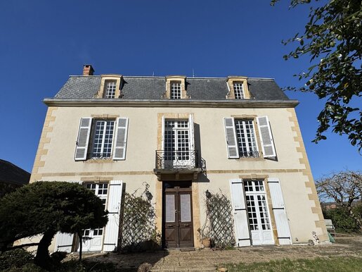 Maison 8 pièces 303 m² · à Villecomtal-sur-Arros · 303 m² · 349 000 €