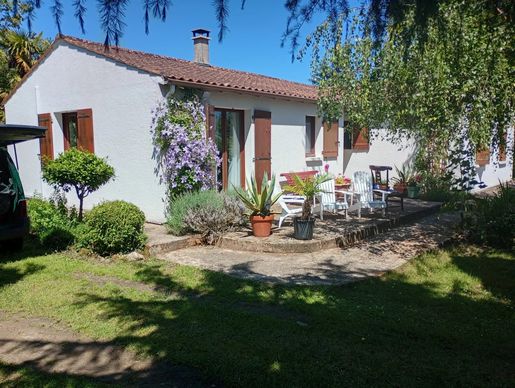 Maison 6 pièces 116 m² · à Rioux · 116 m² · 247 900 €