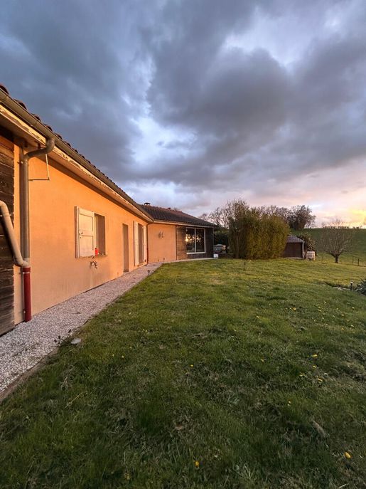 Maison 8 pièces 176 m² · à Roannes-Saint-Mary · 176 m² · 283 500 €