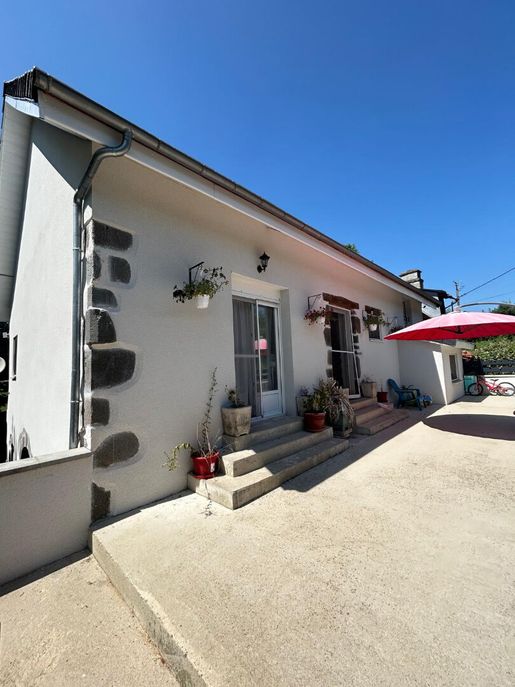 Maison 7 pièces 186 m² · à Freix-Anglards · 186 m² · 274 000 €