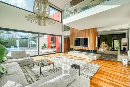 Maison 15 pièces 420 m² · à Chessy · 420 m² · 3 150 000 €