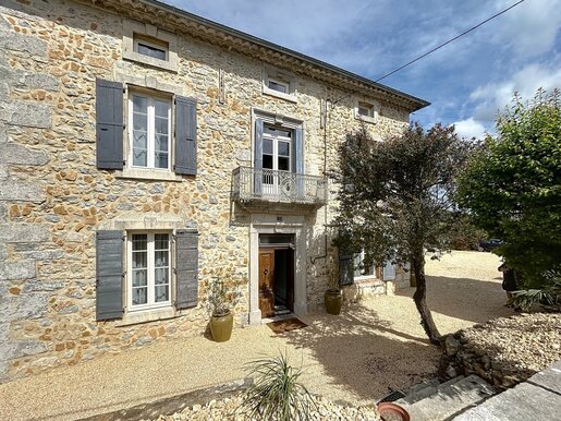 Maison 28 pièces 360 m² · à Vallon-Pont-d'Arc · 360 m² · 735 000 €