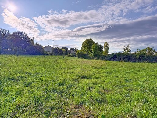 Terrain 1123 m² · à Vagnas · 85 000 €